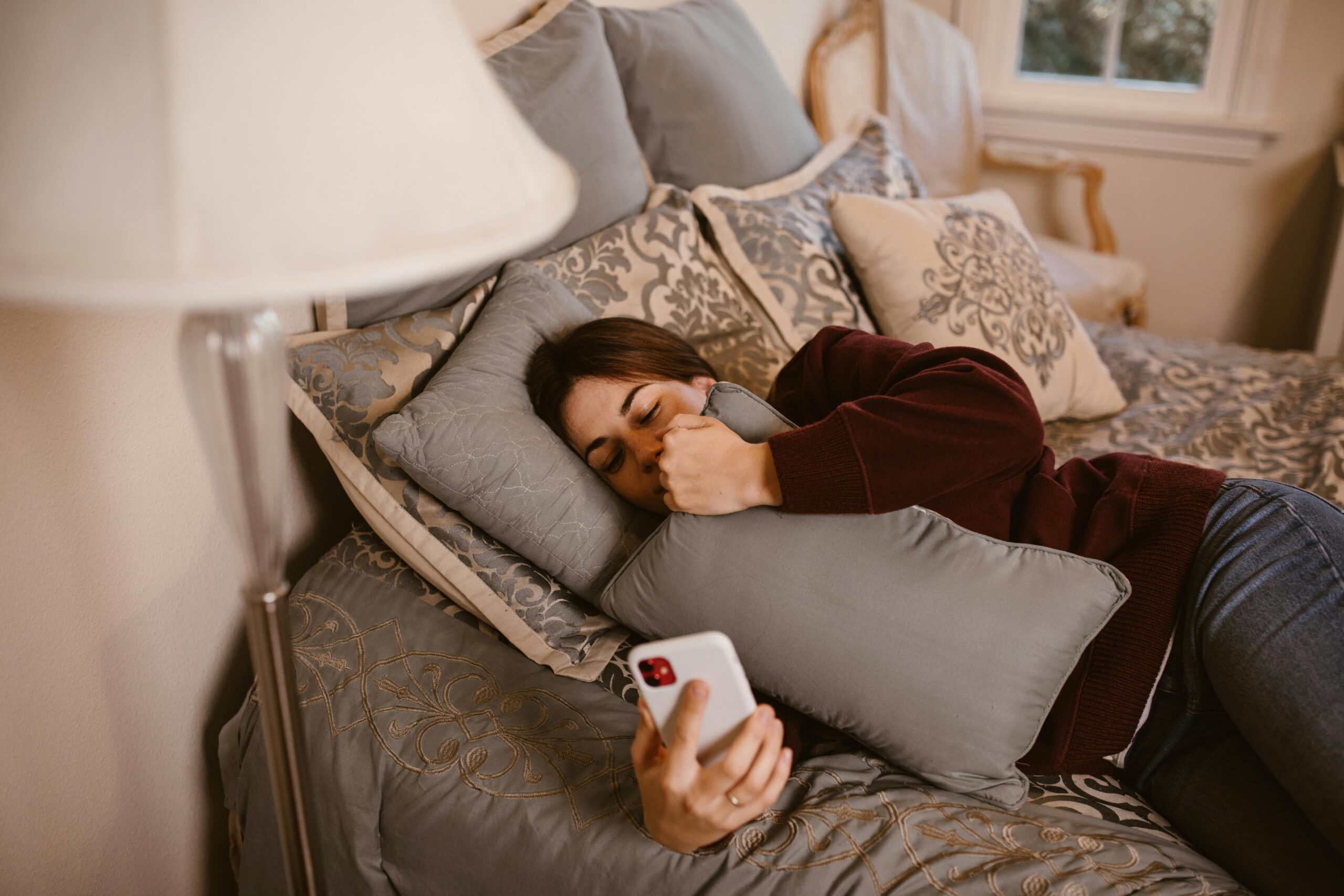 Sexting Tips: How to Sext Safely and Confidently in a Relationship